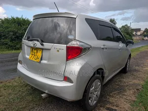 Toyota Ractis 2010 Silver