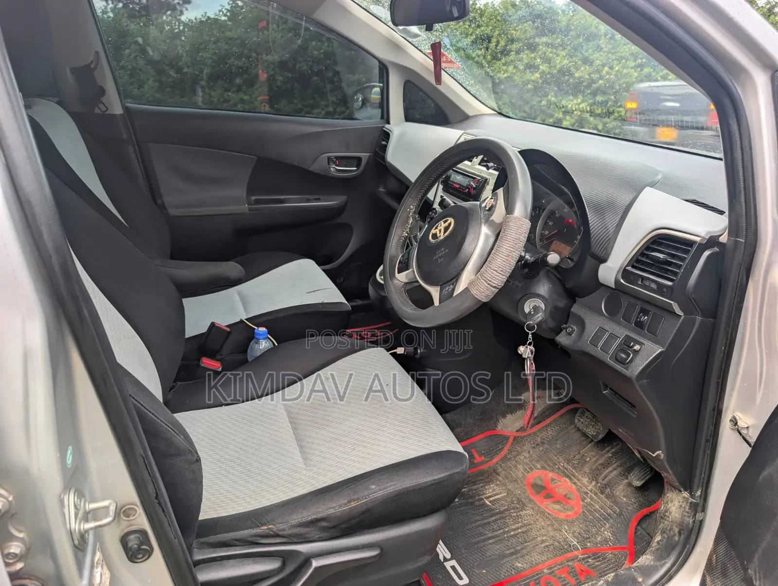 Toyota Ractis 2010 Silver