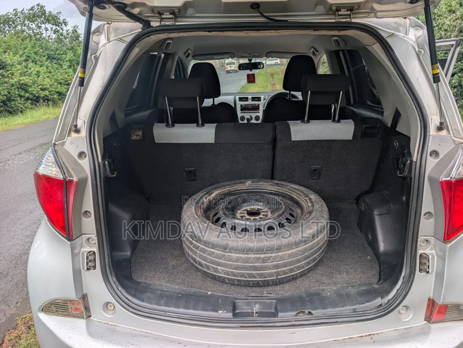 Toyota Ractis 2010 Silver