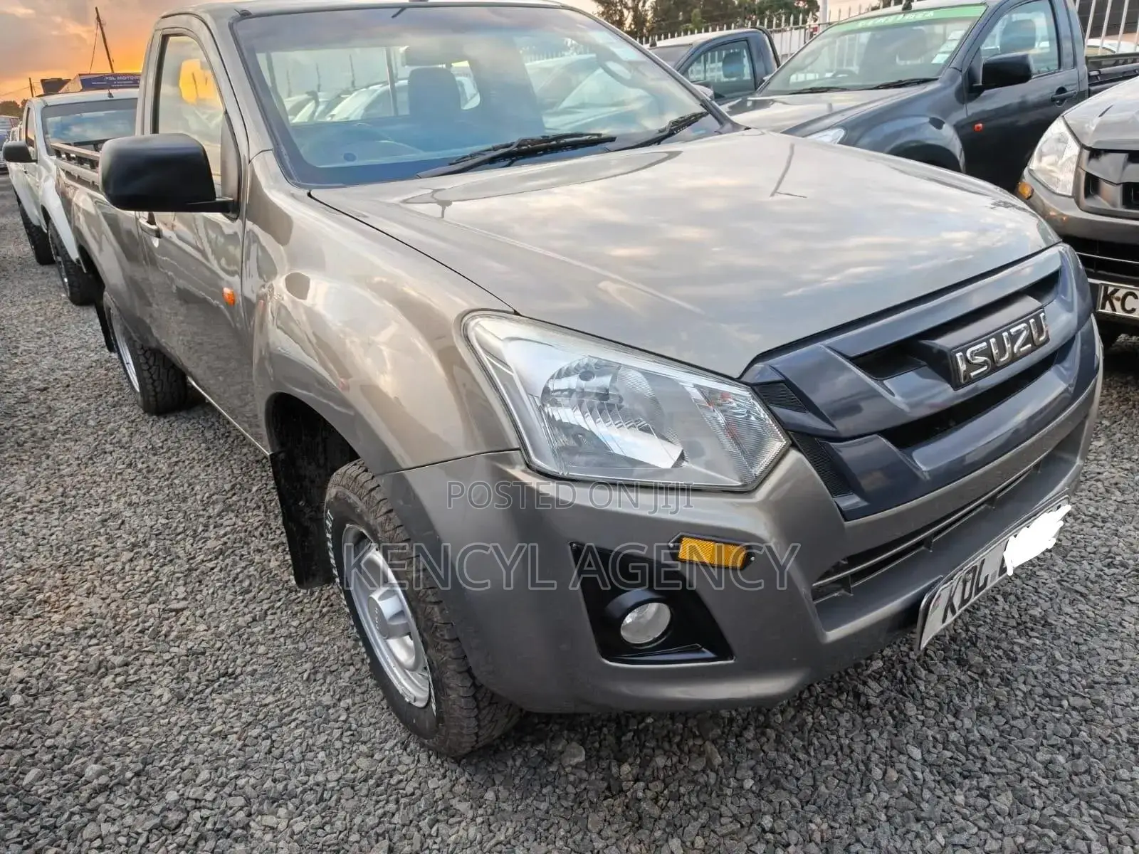 Isuzu D-MAX 2023 Gray