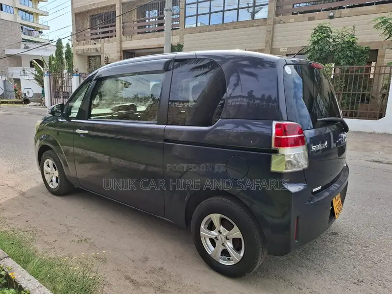 Toyota Spade 1.3 2013 Purple
