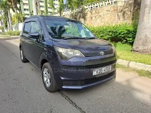 Toyota Spade 1.3 2013 Purple