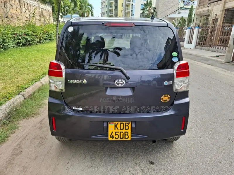Toyota Spade 1.3 2013 Purple