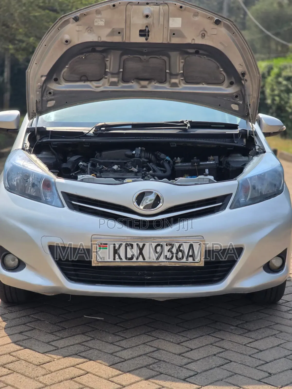Toyota Vitz 2012 Silver