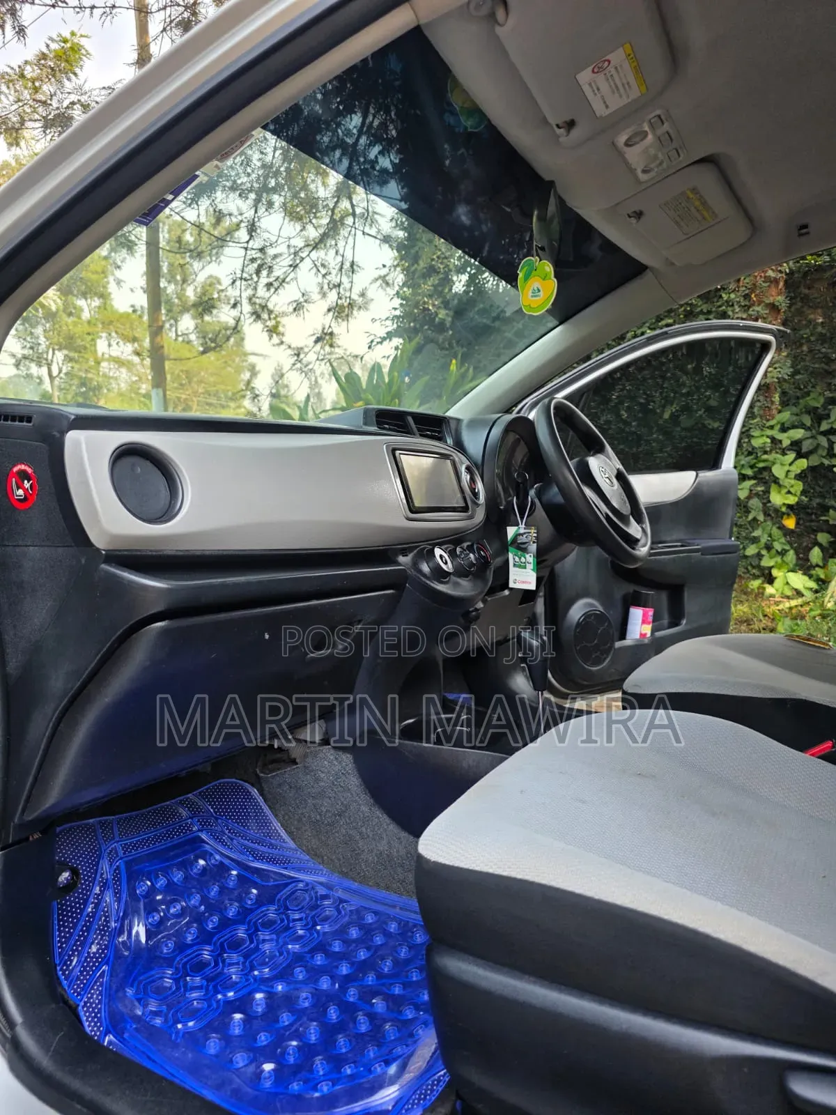 Toyota Vitz 2012 Silver
