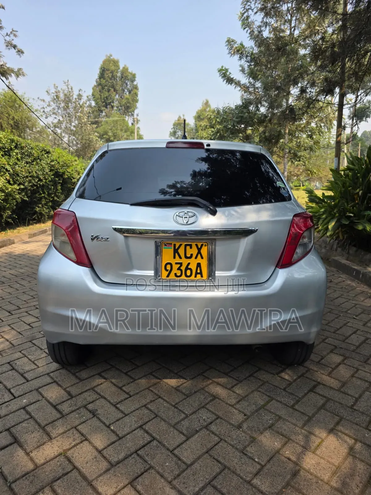 Toyota Vitz 2012 Silver