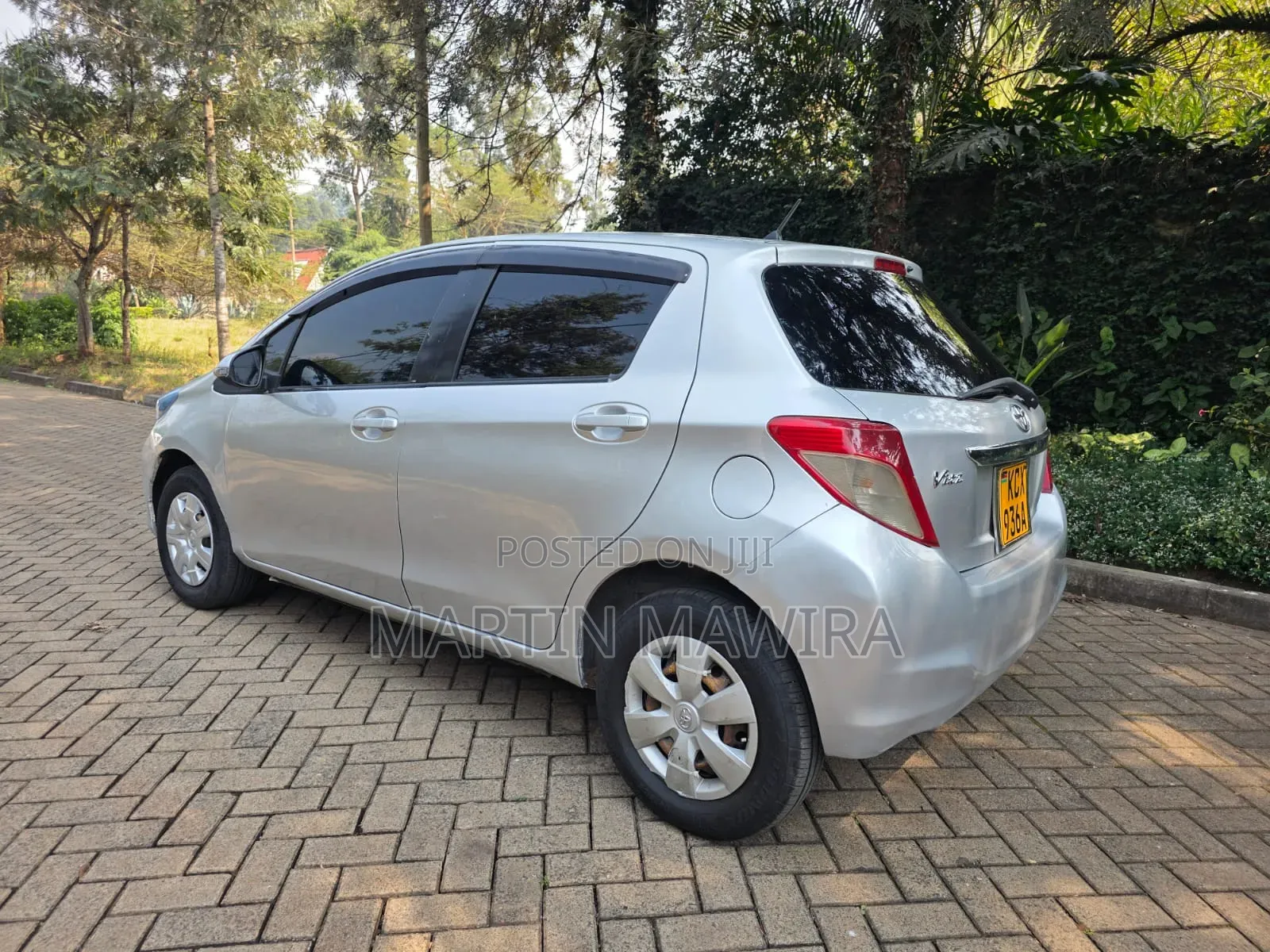 Toyota Vitz 2012 Silver
