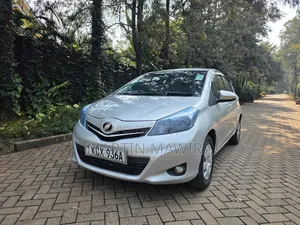 Toyota Vitz 2012 Silver