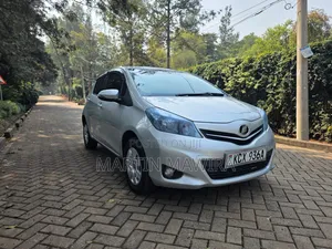 Toyota Vitz 2012 Silver