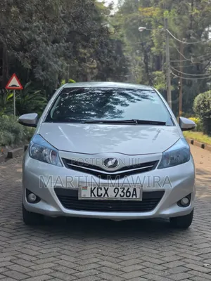 Toyota Vitz 2012 Silver