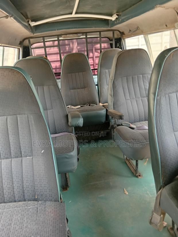 Toyota HiAce 2005 White - thumbnail 5