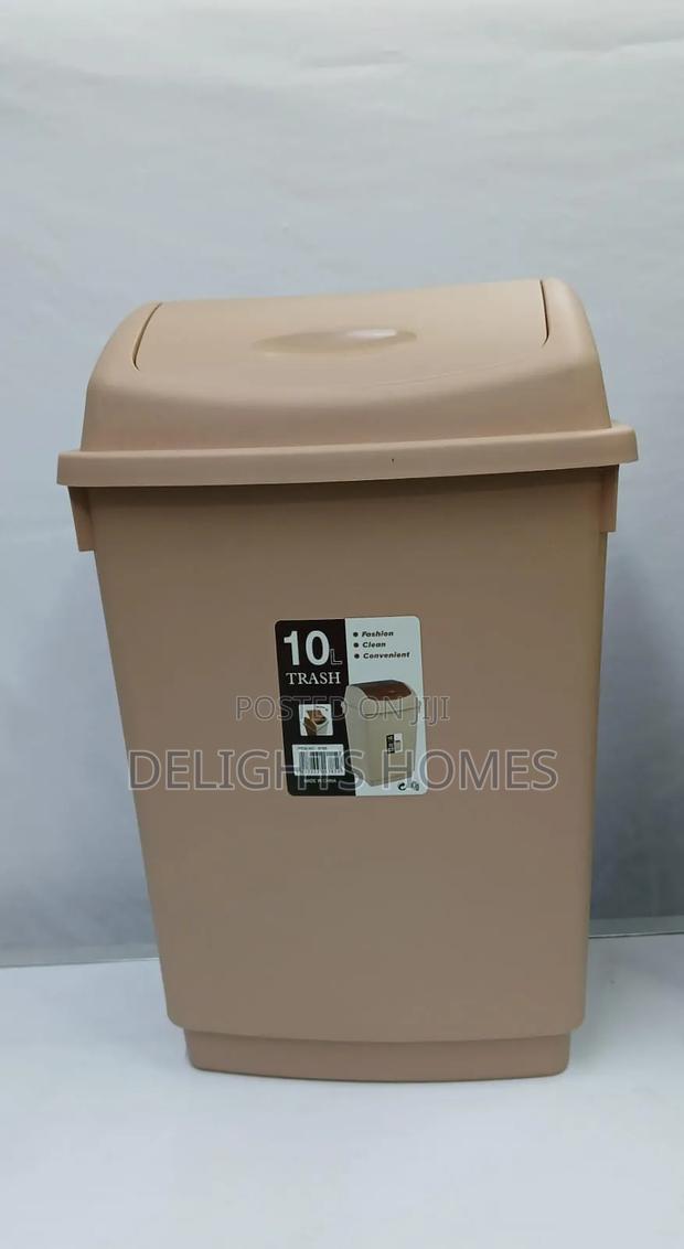 10l Plastic Trash Bin,_elk