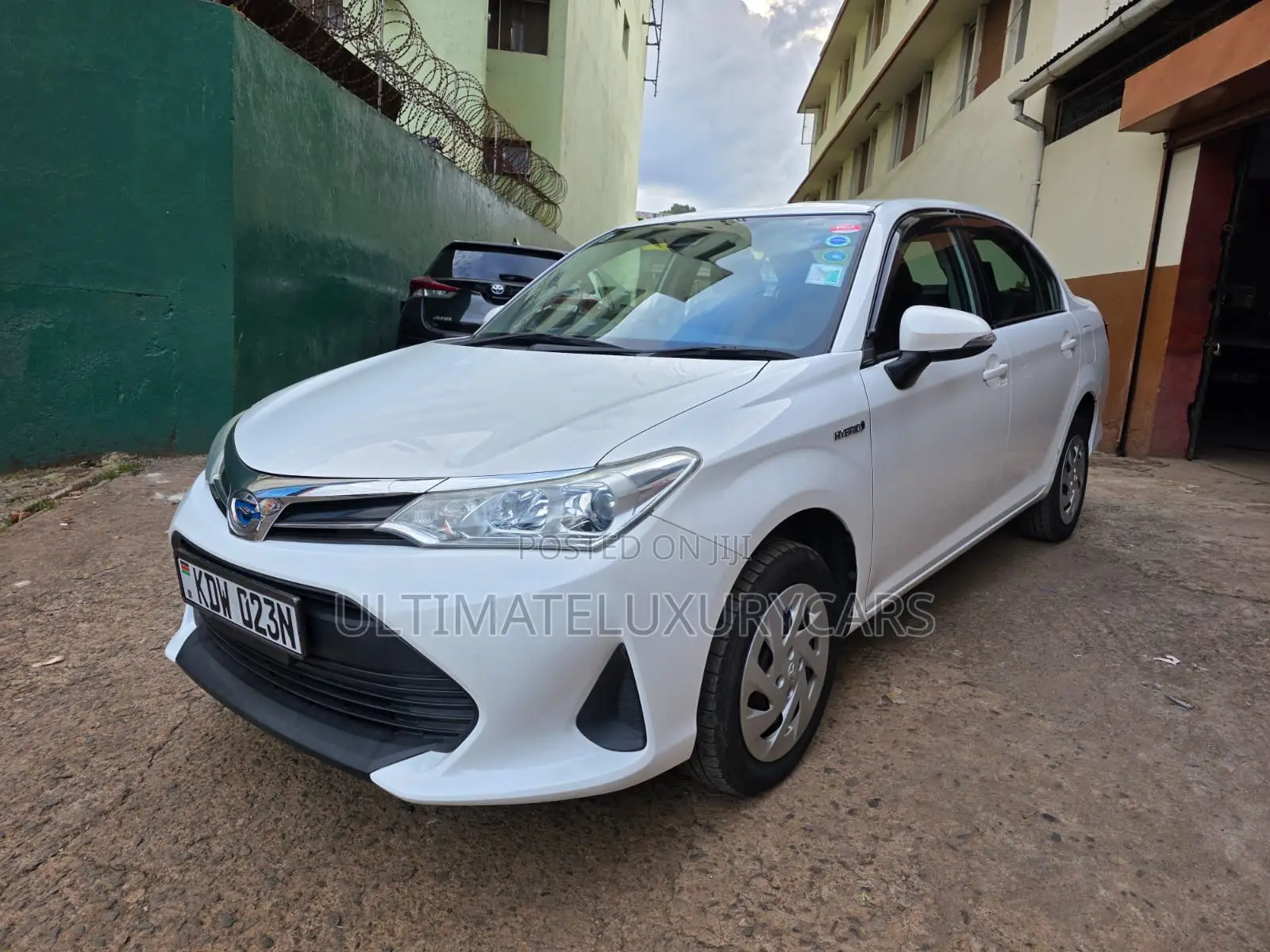 Toyota Axio 1.5 Hybrid 2WD 2019 White