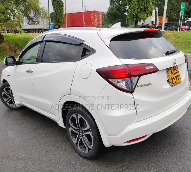 Honda Vezel 2017 White
