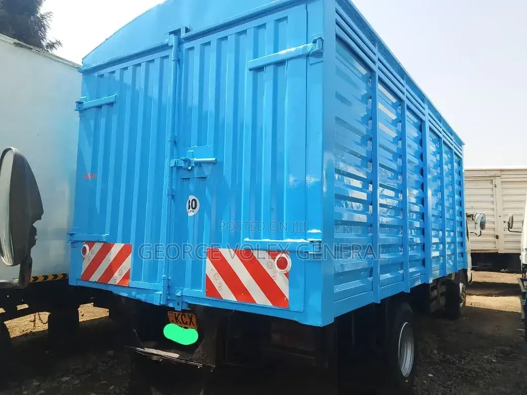 Isuzu NPR Track