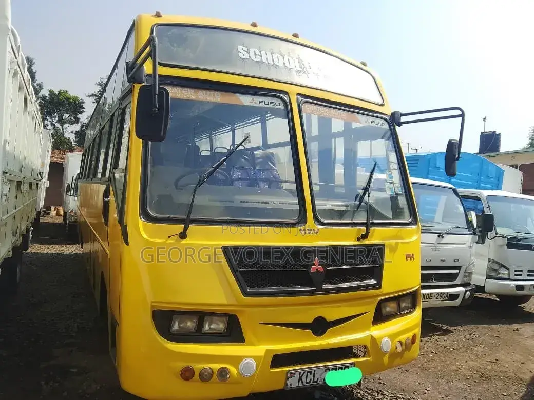 Mitsubishi Fuso Rosa 2015 Yellow