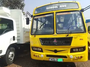 Mitsubishi Fuso Rosa 2015 Yellow