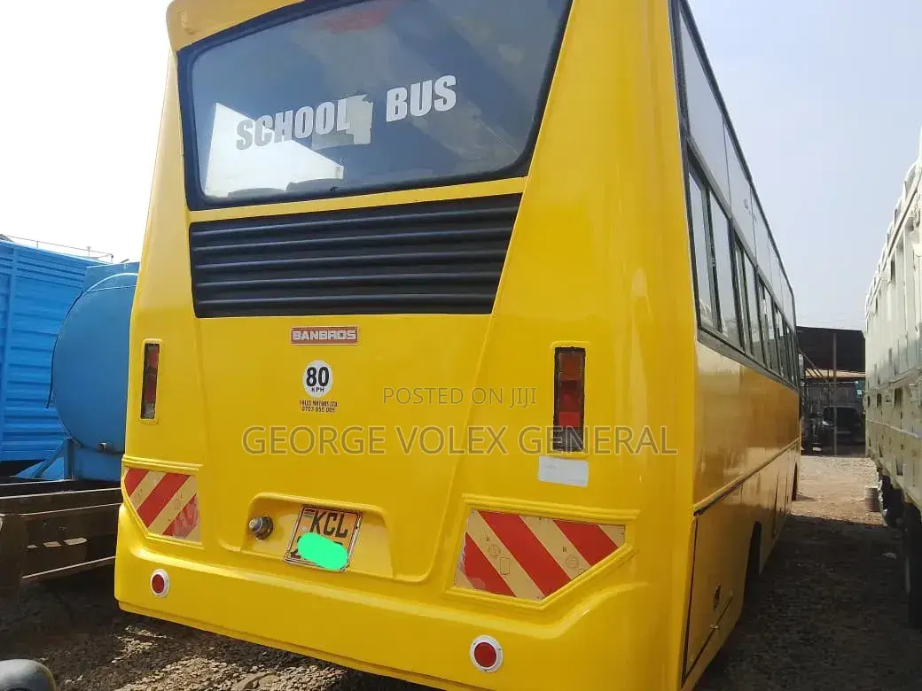 Mitsubishi Fuso Rosa 2015 Yellow