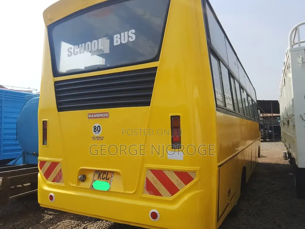 Mitsubishi Fuso Rosa 2015 Yellow