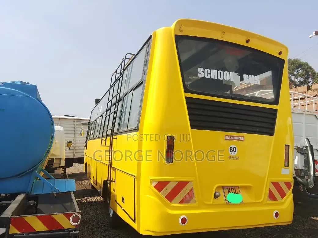 Mitsubishi Fuso Rosa 2015 Yellow
