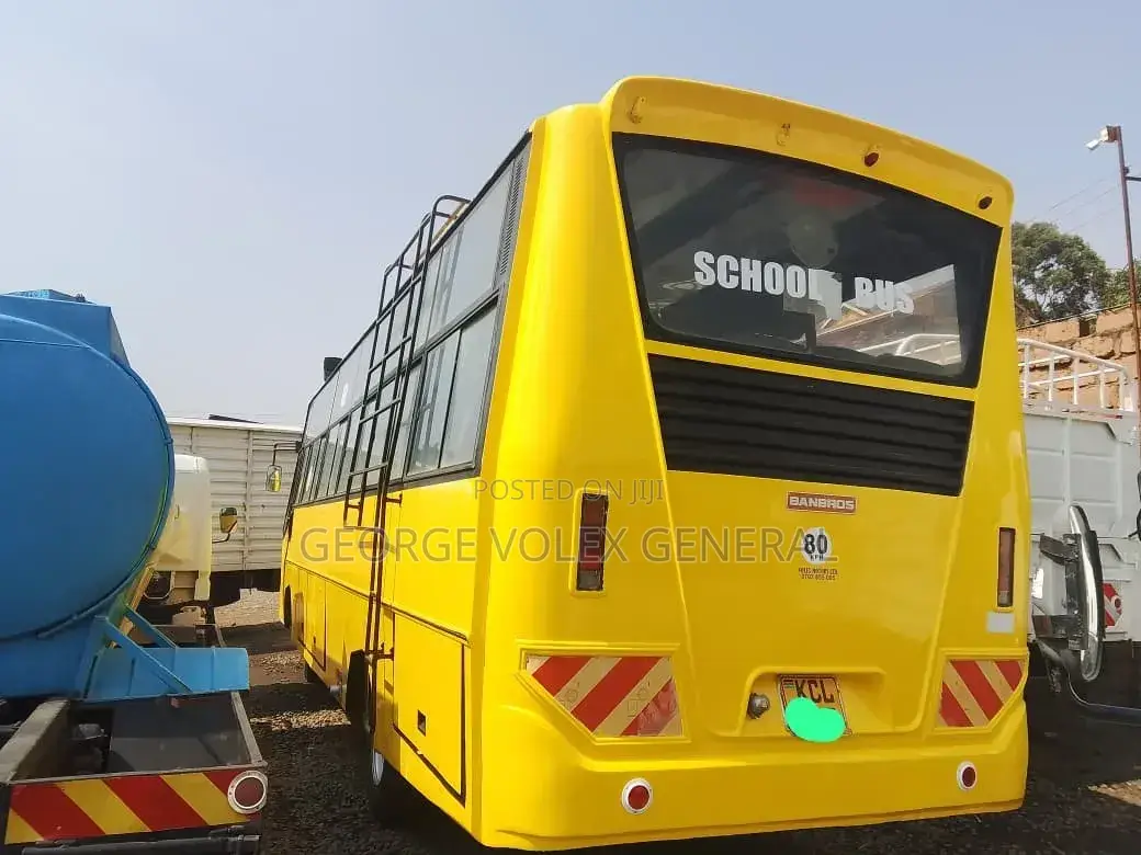 Mitsubishi Fuso Rosa 2015 Yellow