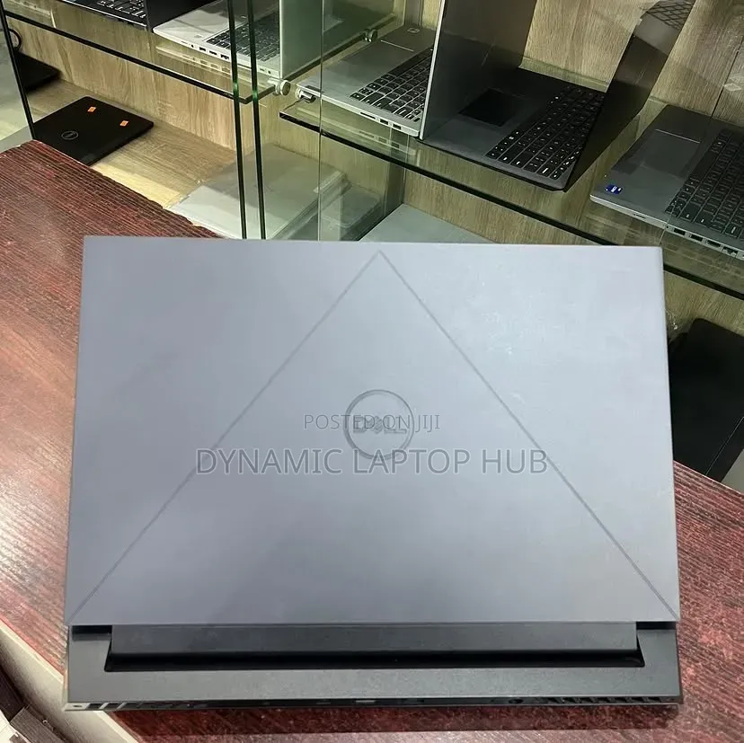 Laptop Dell G15 5530 16GB Intel Core i7 SSD 1T