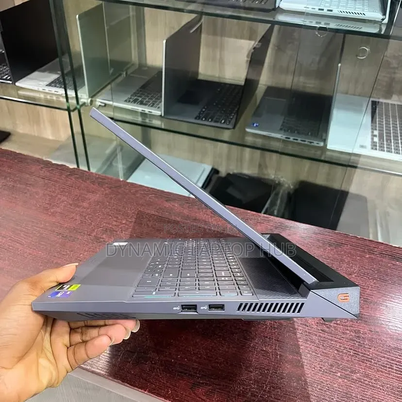 Laptop Dell G15 5530 16GB Intel Core i7 SSD 1T