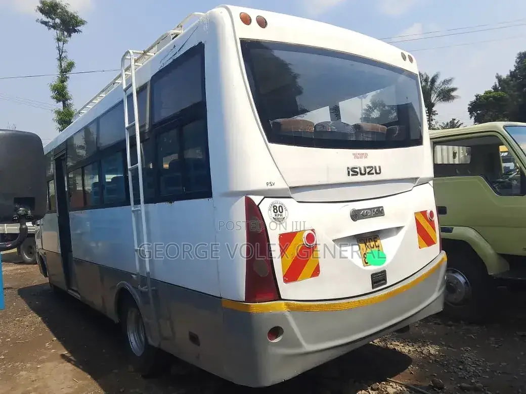Isuzu NQR 2015 White