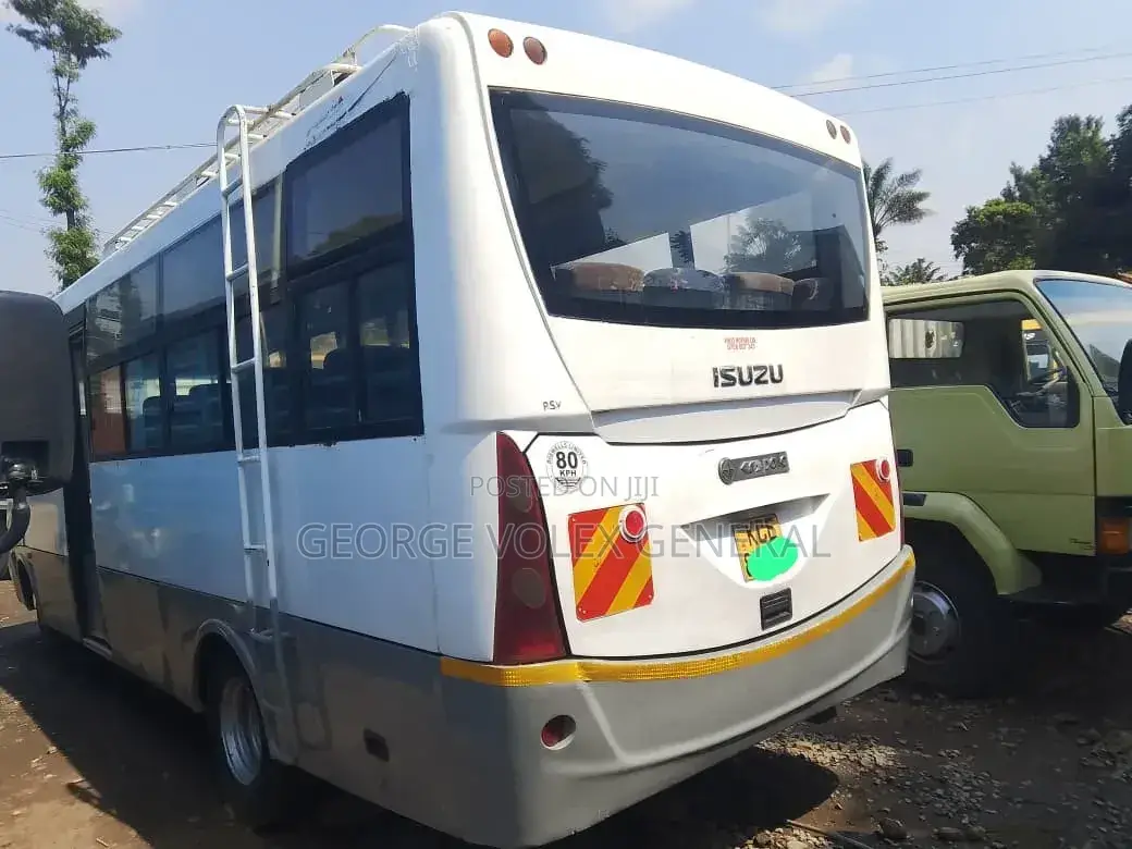 Isuzu NQR 2015 White