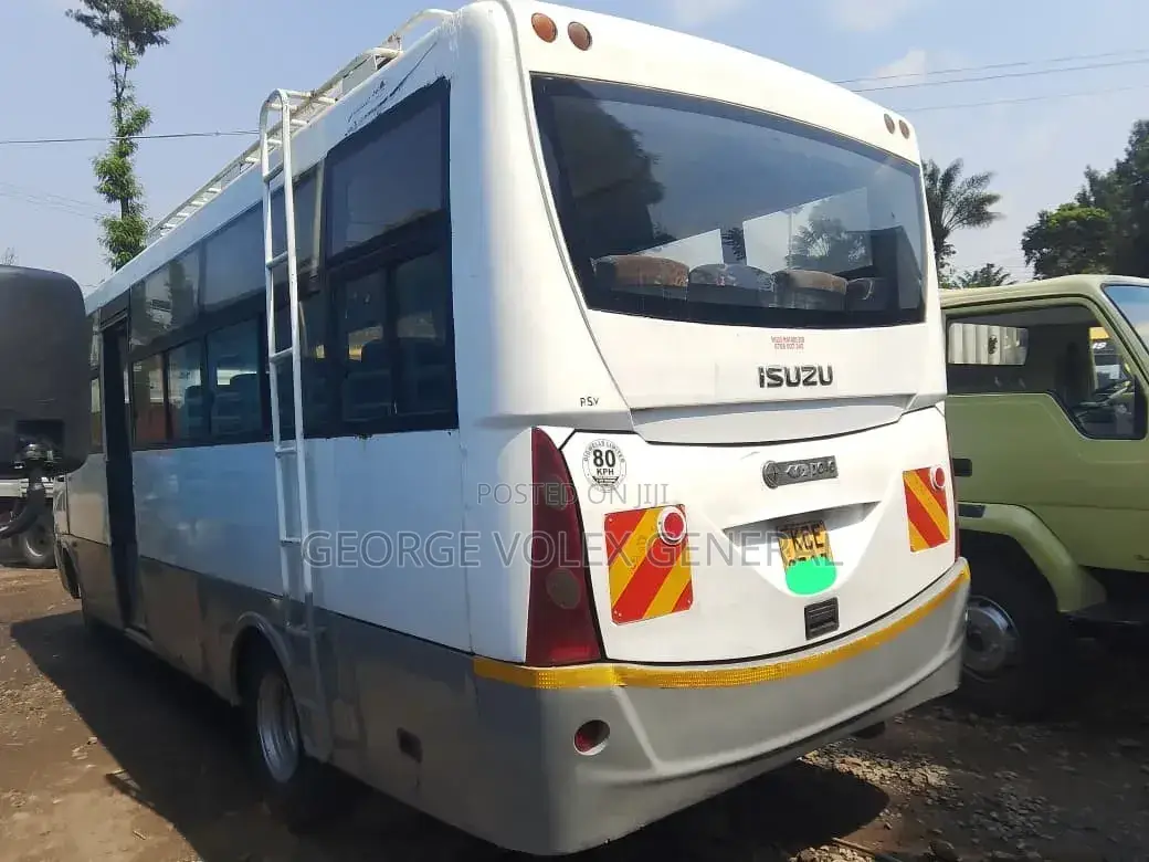 Isuzu NQR 2015 White