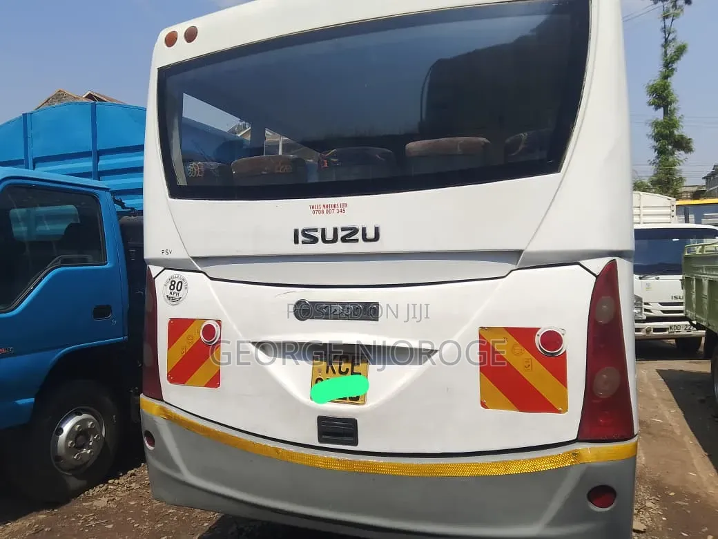 Isuzu NQR 2015 White