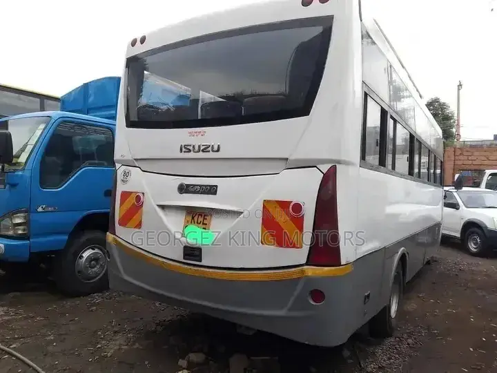 Isuzu NQR 2015 White