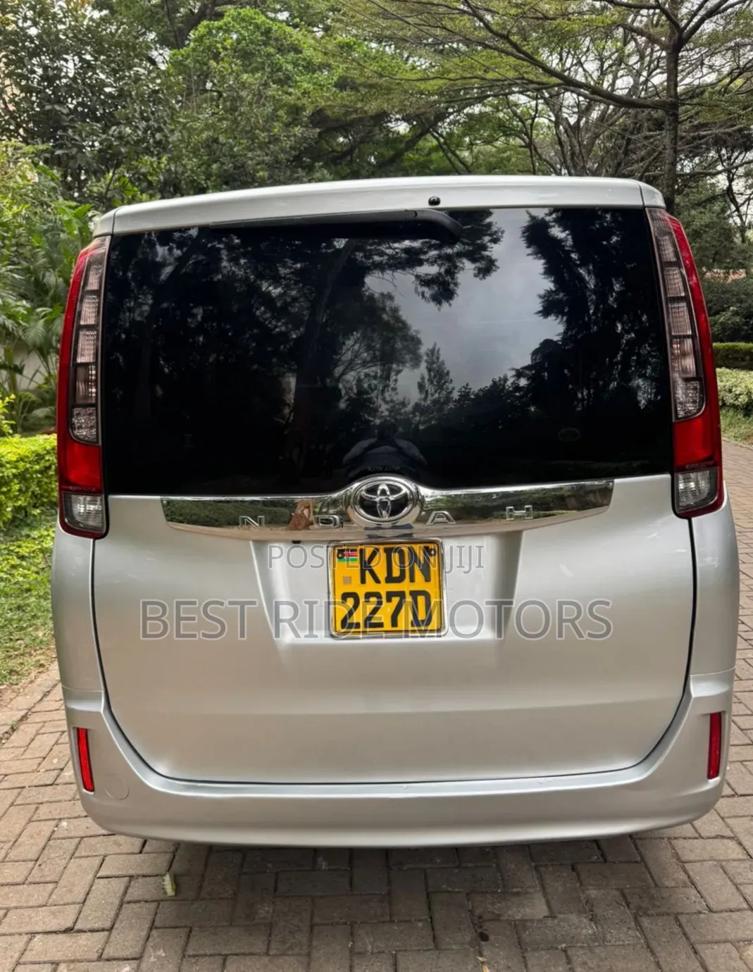 Toyota Noah 2.0 FWD (8 Seater) 2016 Silver