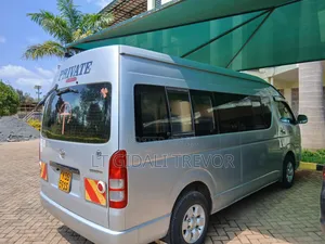 Toyota HiAce 2014 Silver