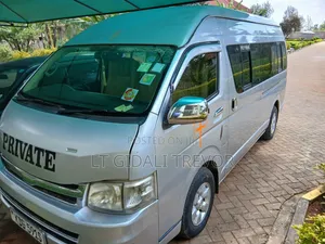 Toyota HiAce 2014 Silver