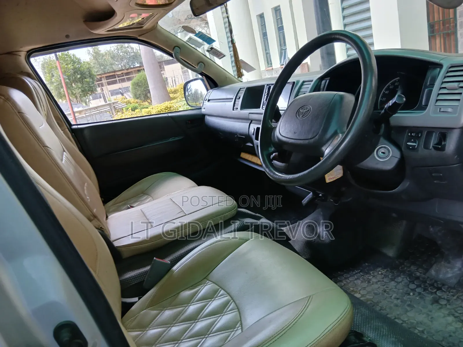 Toyota HiAce 2014 Silver