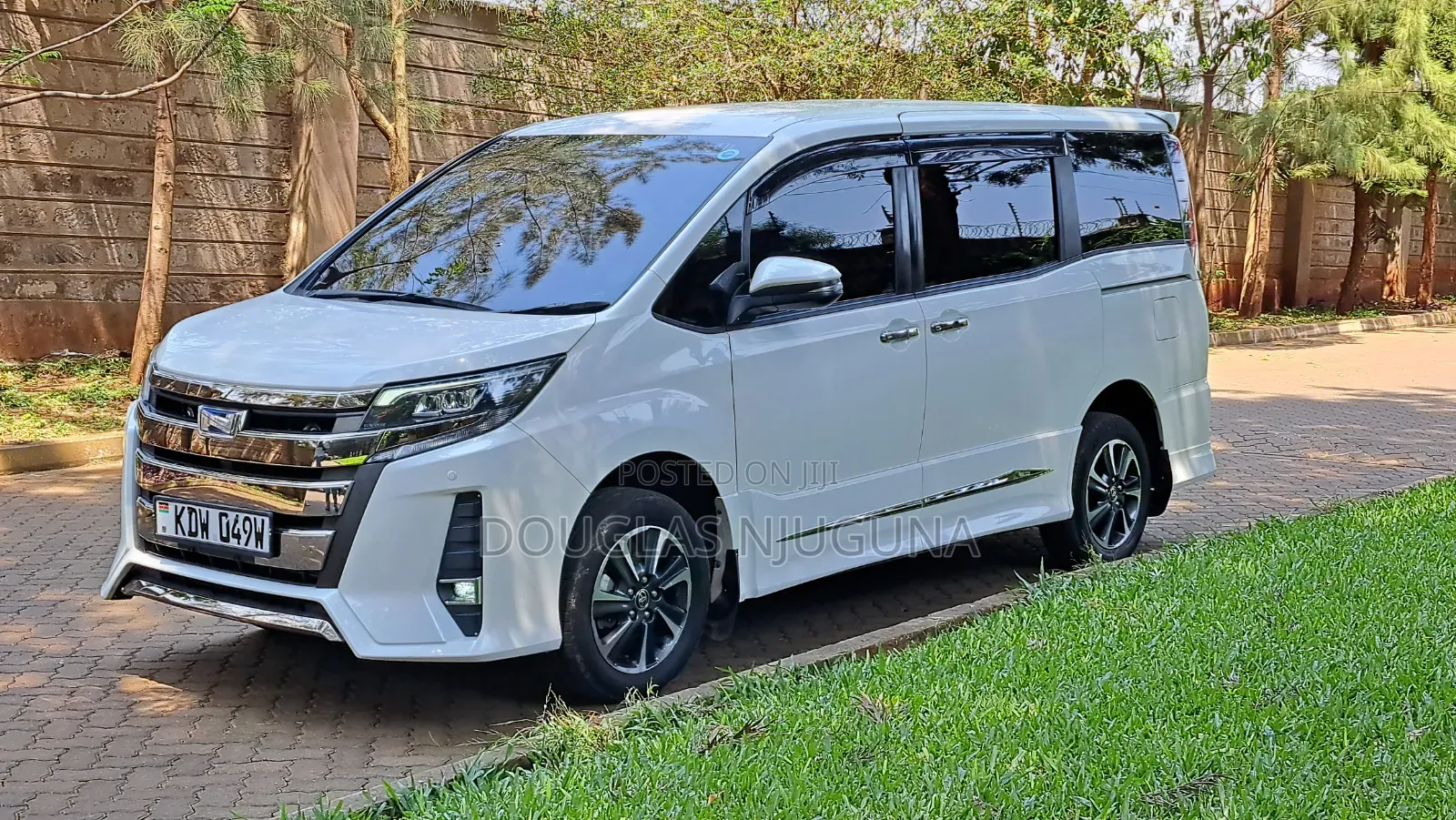 Toyota Noah 2018 White