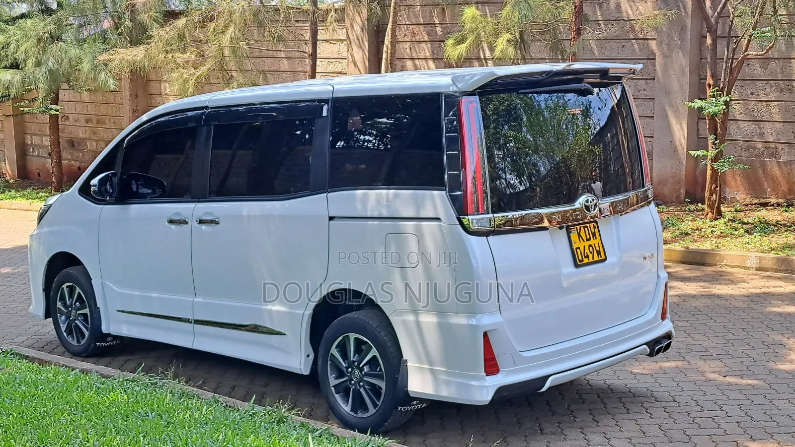 Toyota Noah 2018 White