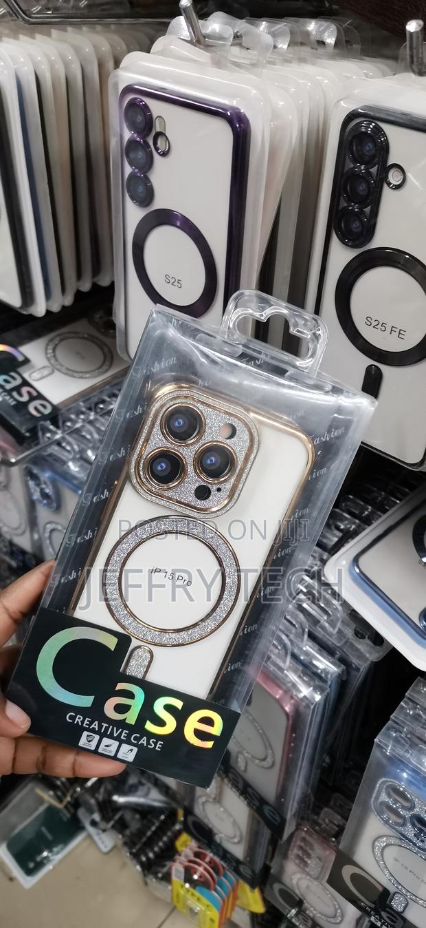 iPhone 15 Pro Case With a Glittering Camera Protector - thumbnail 2