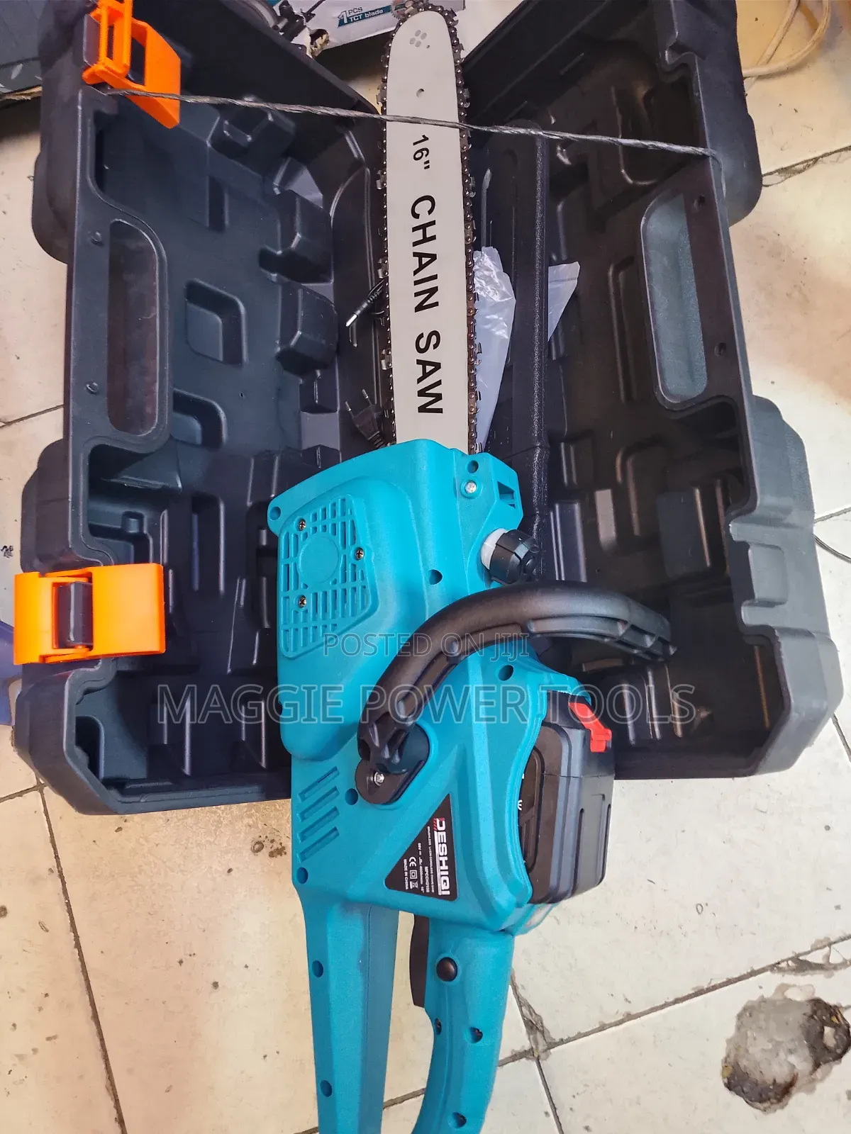 Heavy Duty and Guaranteed 16" Cordless Makita Chainsaw Machine