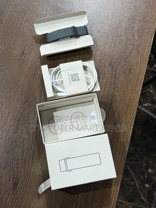 Fitbit Air, Screenless, Lightweight Fitness Activity Tracker.