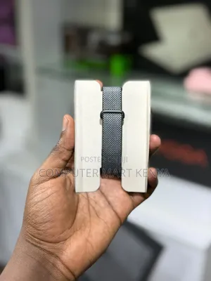 Fitbit Air, Screenless, Lightweight Fitness Activity Tracker.
