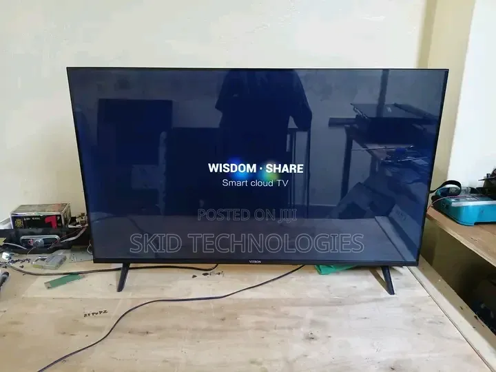 Vitron 43" Qled Smart