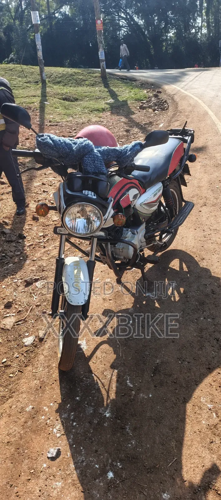 Bajaj Boxer 150 UG 2020 White