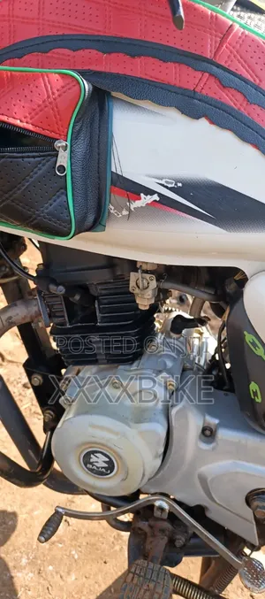 Bajaj Boxer 150 UG 2020 White