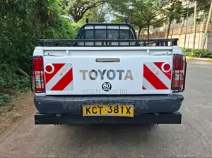 Toyota Hilux 2012 White