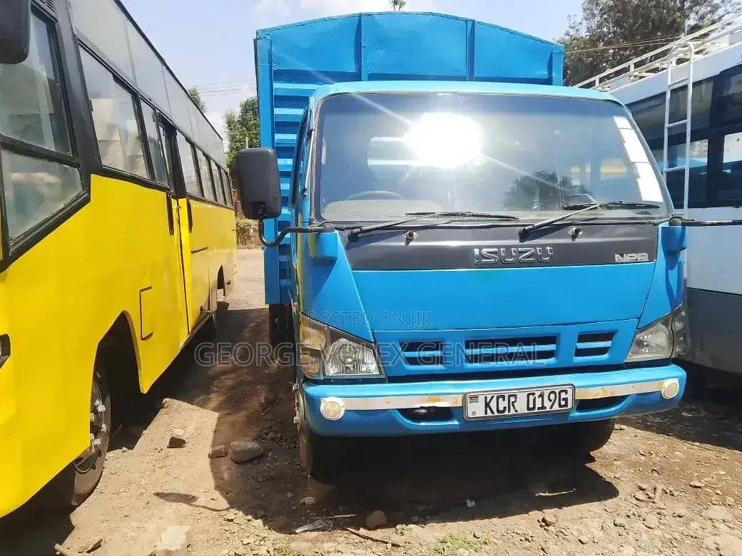 Isuzu NPR Track