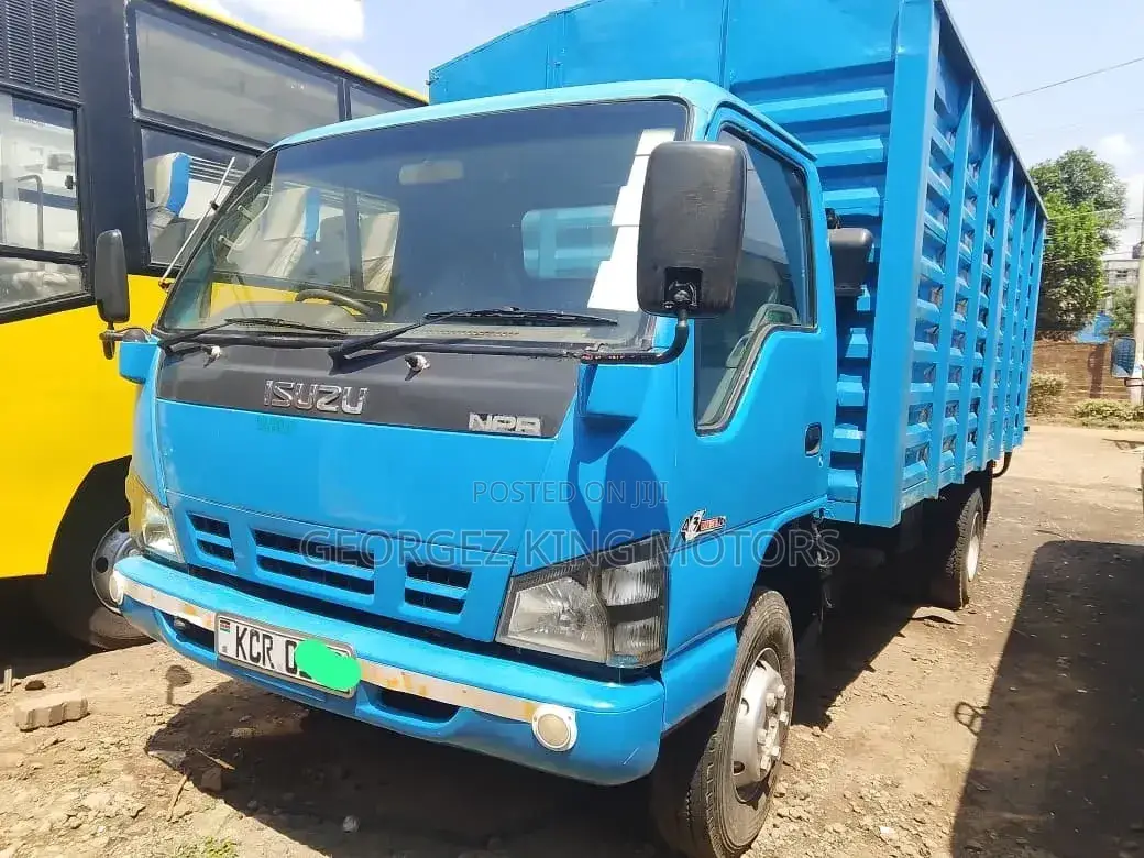 Isuzu NPR Track