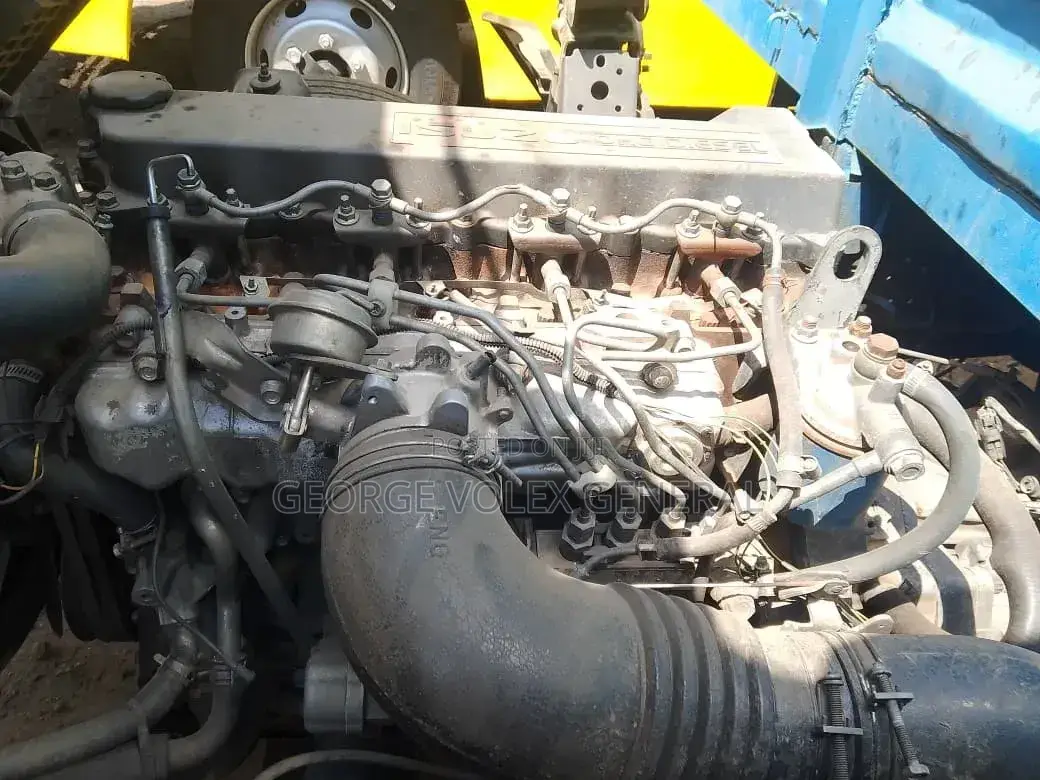 Isuzu NPR Track