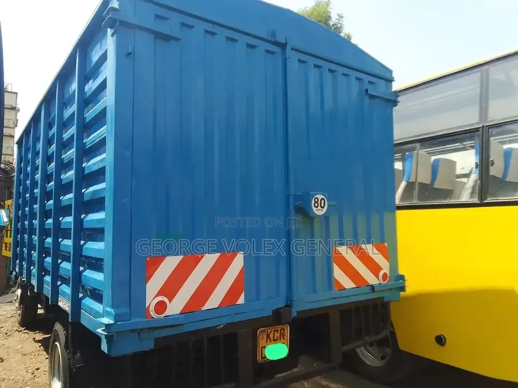 Isuzu NPR Track